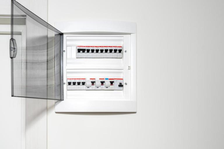 Dépannage électrique d'urgence : guide des solutions rapides